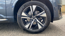 Volvo XC90 2.0 B5P [250] Plus Dark 5dr AWD Geartronic Petrol Estate